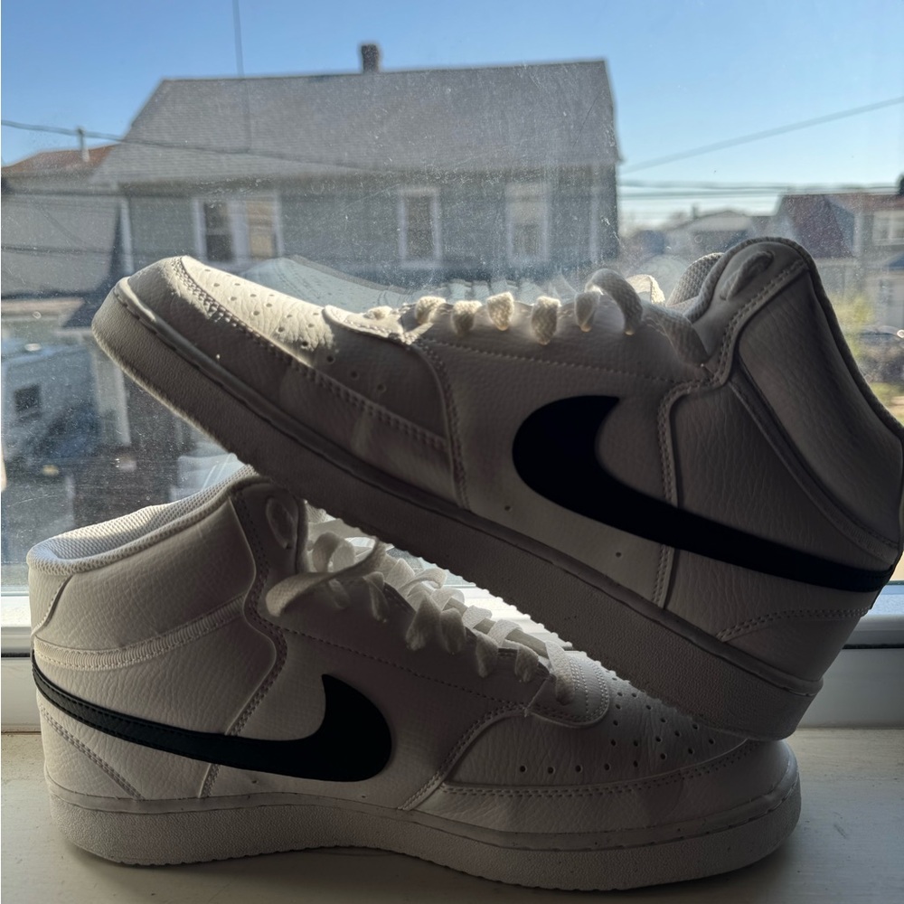 Nike Men's White and Black Sneakers